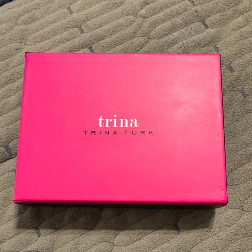 Trina Turk Floral Zip Wallet - Pink Floral Women's Wallet new in box - Picture 5 of 7